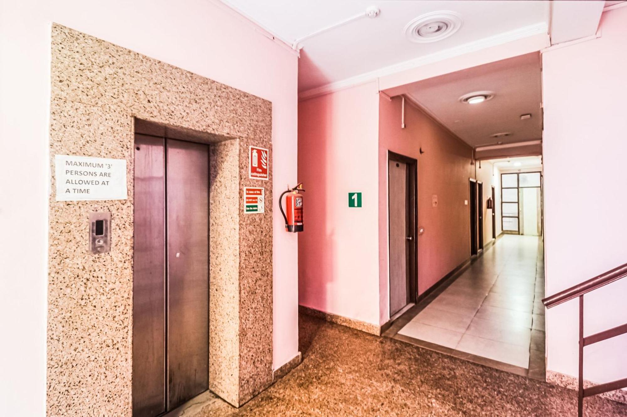 Hotel O Avni Residency Gurgaon Buitenkant foto